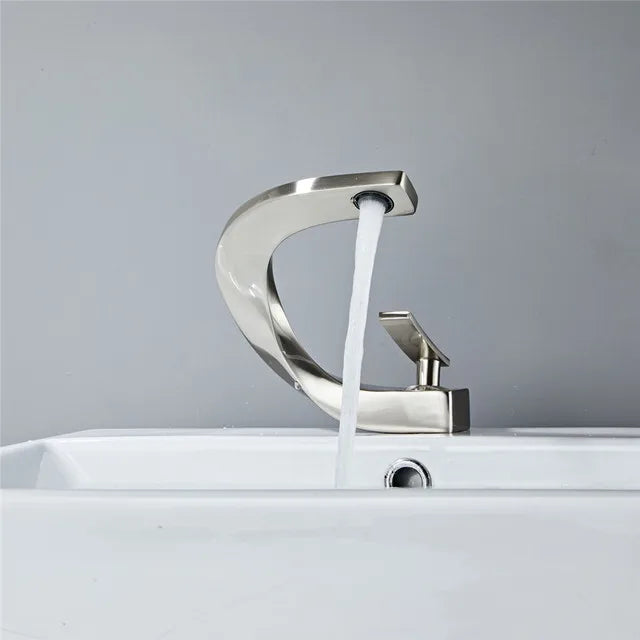 LuxeFlow | Premium Bathroom Faucet for Modern Elegance